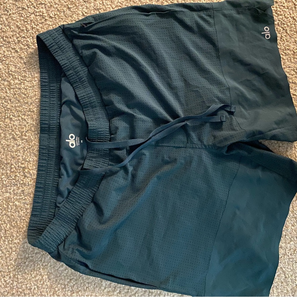 ALO Yoga Men's Black Athletic Shorts